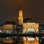 Rathaus Kiel und Opernhaus bei Nacht