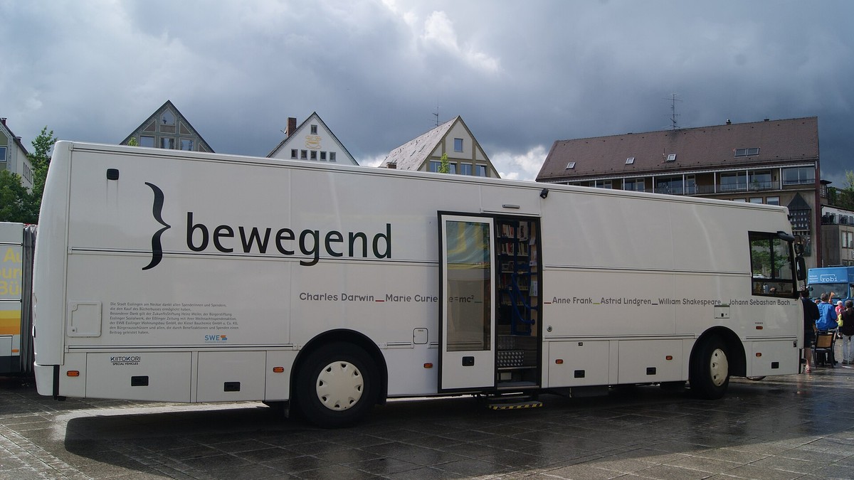 Info-Bus zu Demenz hält vor Kronshagens Rathaus