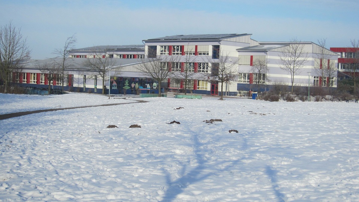 Schulgebäude der Realschule Kronshagen im Winter