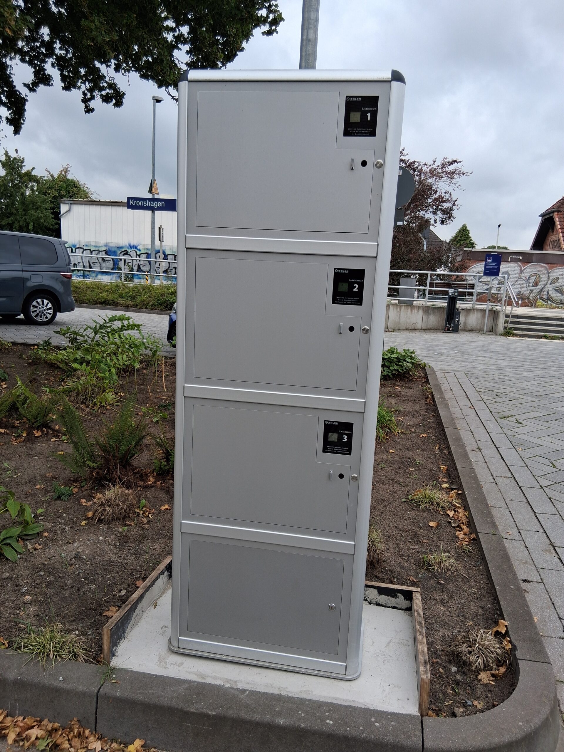 Ladeschrank am Bahnhaltepunkt ist in Betrieb