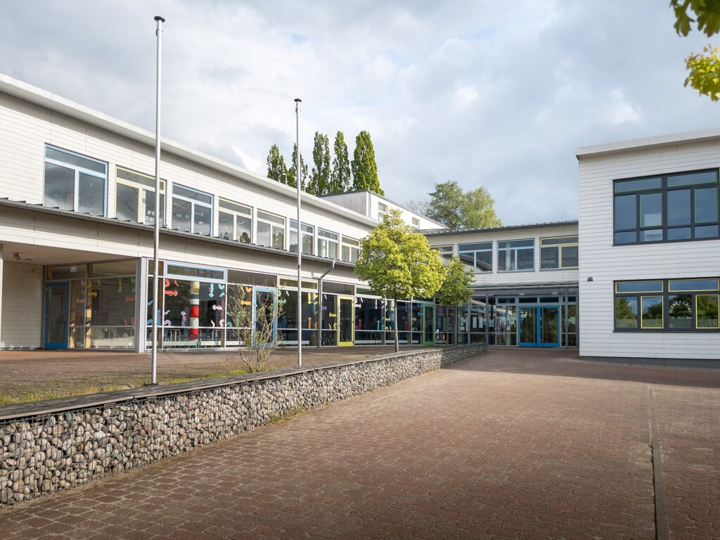 Gebäude der Grundschule an den Eichen in Kronshagen