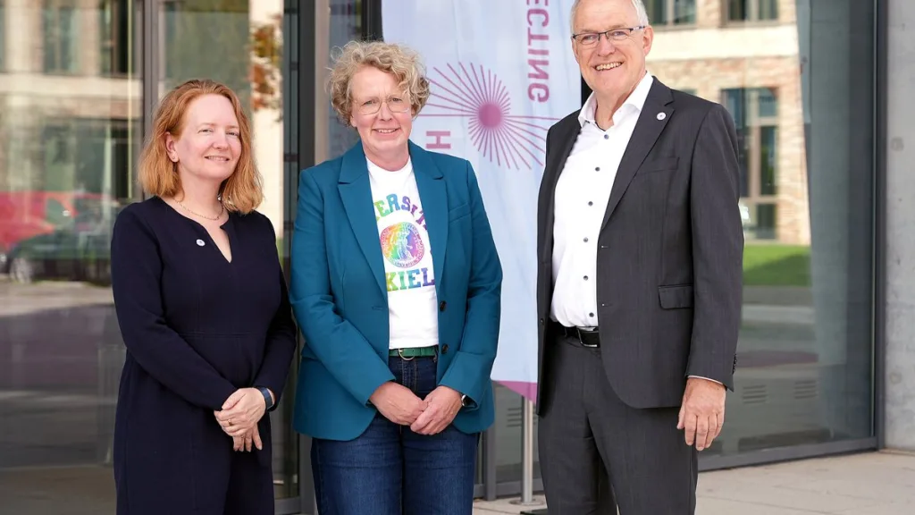CAU-Vizepräsidentin Catherine Cleophas, Kanzlerin Claudia Ricarda Meyer und Vizepräsident Eckhard Quandt (v.l.)