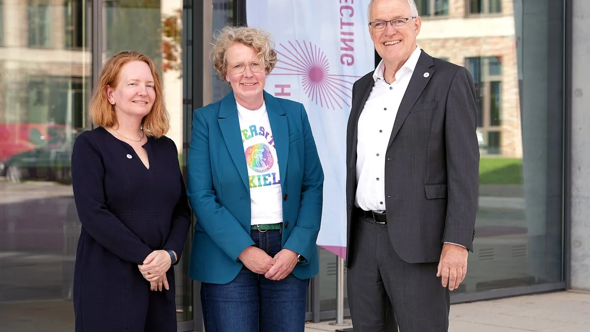 CAU-Vizepräsidentin Catherine Cleophas, Kanzlerin Claudia Ricarda Meyer und Vizepräsident Eckhard Quandt (v.l.)